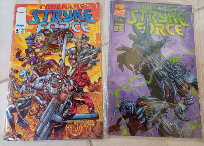 ALÔ ALÔ COLECIONADOR LOTE COM 02 HQS NOVOS IMPORTADO EM INGLÊS STRYKE FORCE #4/14