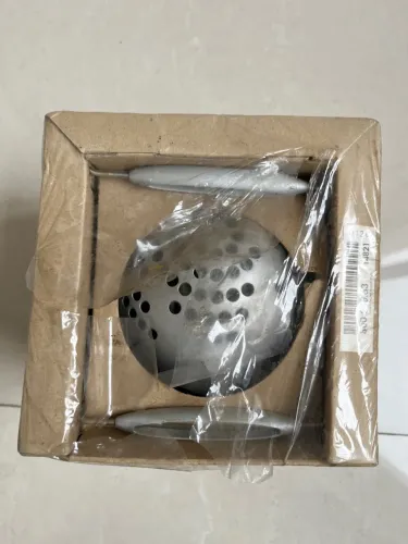 Luminária com fios Ikea com dicróicas