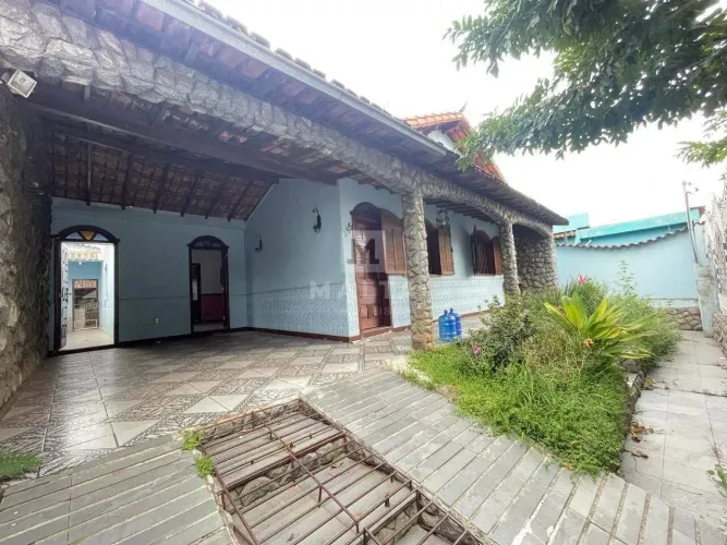 Casa com 4 quartos, suíte e 2 vagas no bairro Tirol!