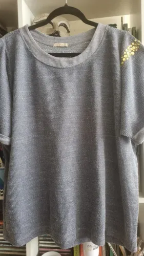 Camisa de malha grossa com pedraria G