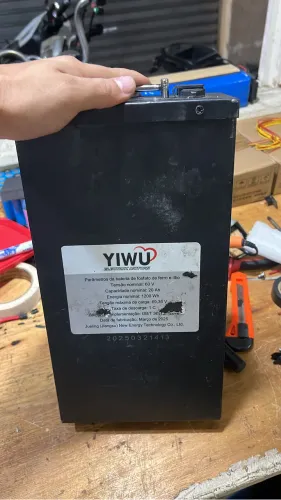 Bateria de assoalho para scooter elétrica