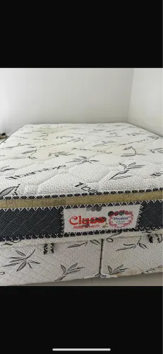 Cama QUEEN com baú