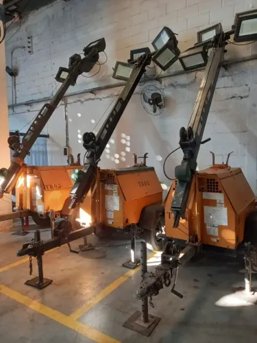 Torre de iluminação a diesel Ingersoll Rand de 8 metros a LED (temos 3 unidades) Preço uni