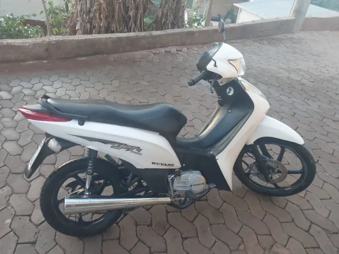 Moto em excelente estado 