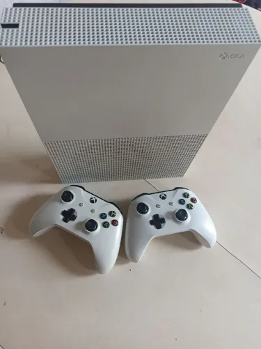 Xbox one S 1tb | 2 controles