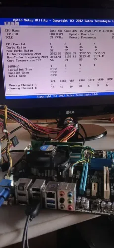 Placa-Mãe Intel DQ77pro com i5 3370 e 4gb ram