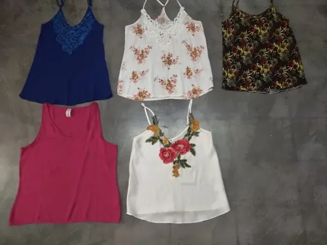 LOTE C/5 BLUSINHAS FEMININAS USADAS M