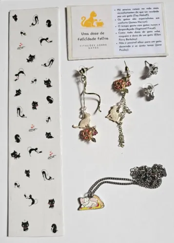 Kit Gatos: Colar + Brincos + Marca-páginas + Card