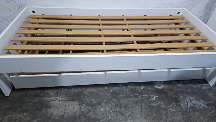 BI-CAMA TODA BRANCA USADA