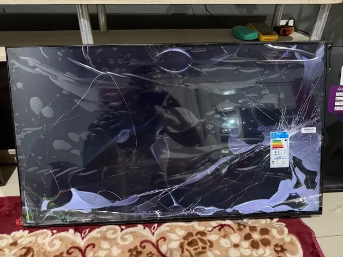 Smart tv Samsung crystal UHD 43? Tela quebrada !!