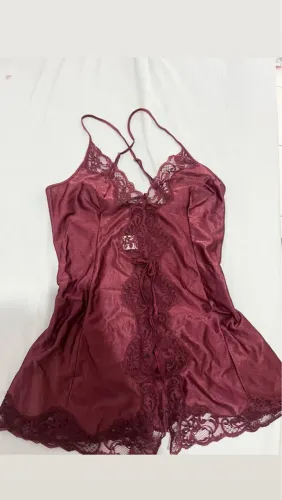 Camisola de Cetim com Renda