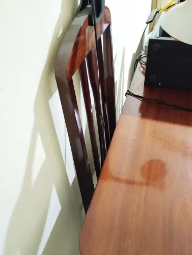 Vende-se Mesa e cadeiras de Madeira maciça de Sala de jantar
