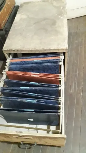 Arquivo de Aço Uma Gaveta com Pastas