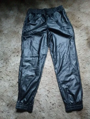 Calça de couro 