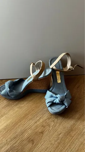 Sandália Jeans com Salto Anabela - Linda!