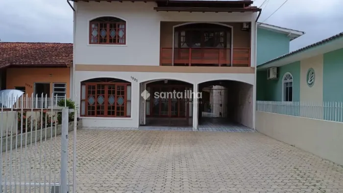 Terreno com 2 casas à venda, 598m² - Costeira do Pirajubaé - Florianópolis/SC