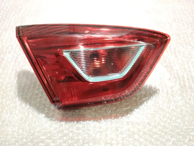 Lanterna esquerda tampa cruze sedan 2017 a 2020 fundo vermelho original GM CD 251