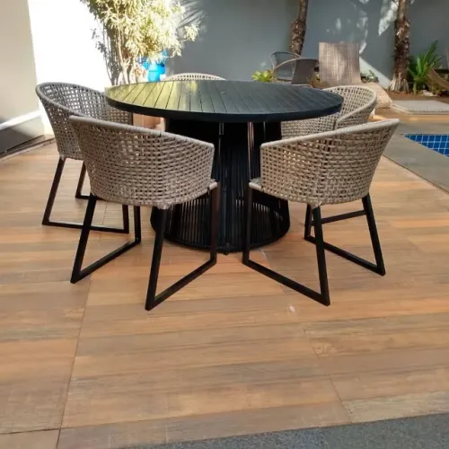 MESA COM 5 CADEIRAS PARA ÁREA EXTERNA