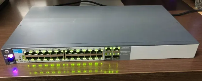 Switch HP gerenciável 24 portas uplinks 10/100/1000 Camada 2 - J9019B HP 2510