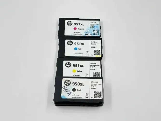 Kit Cartuchos Coloridos HP 951XL e Preto HP 950XL + CD de instalação de software - Usados