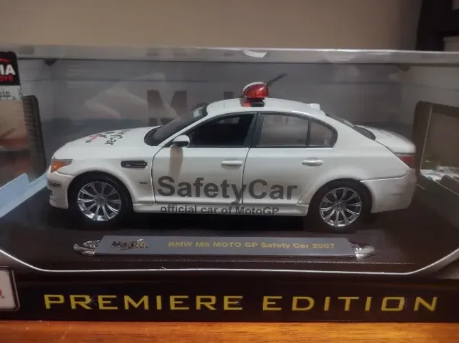 BMW M5 Moto GP Safety Car Maisto 1:18 perfeita
