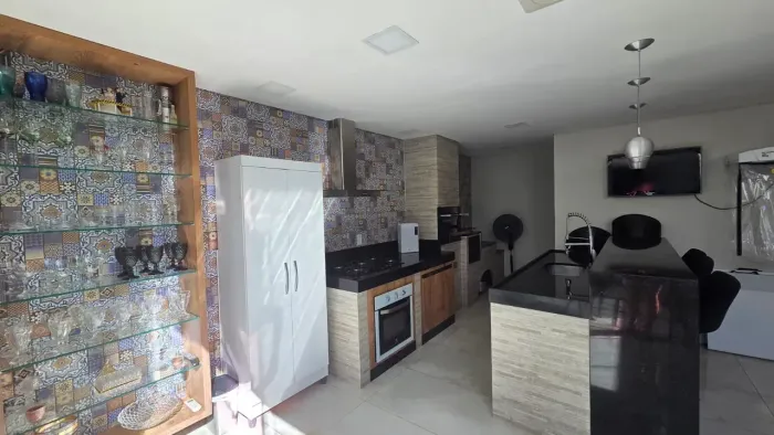 Casa com 03 quartos, 04 banheiros e 03 vagas - Santa Amélia