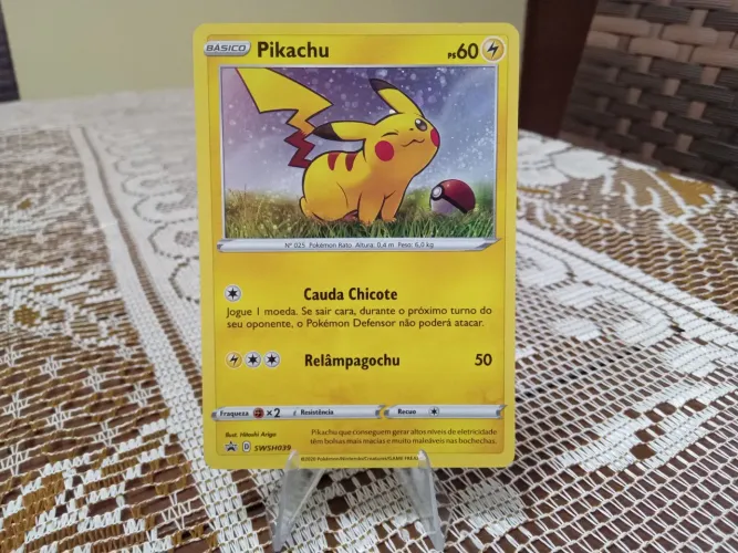 Carta Pokémon tcg do Pikachu foil promo Swsh039