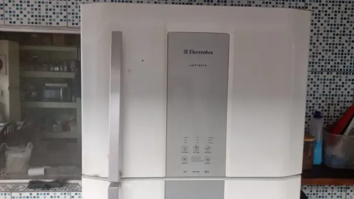 GELADEIRA ELETROLUX MOD.DF80 553 LITROS Completa com acessorios.
