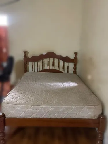 Cama de madeira usada poucas vezes ( estado de uso, usada poucas vezes)