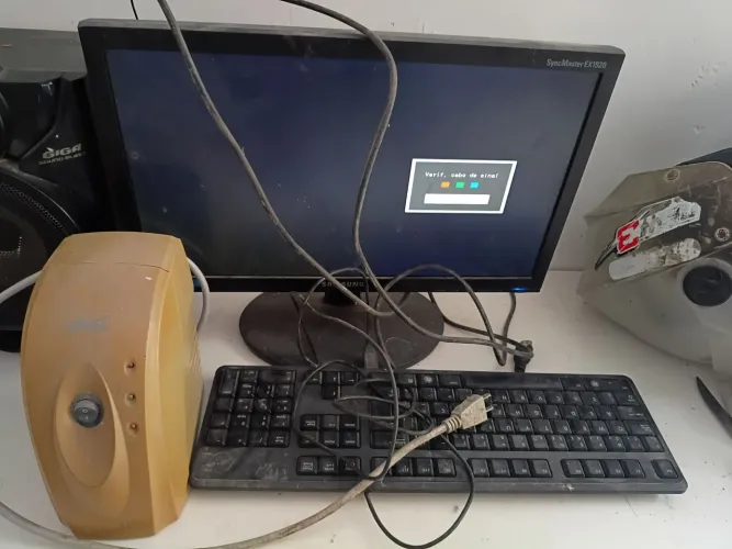 Tela de computador+ teclado 