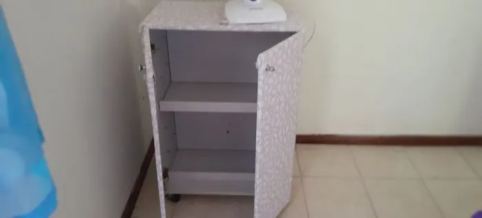 Armário multi uso com rodinhas