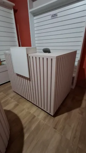 Vendo um balcão para caixa