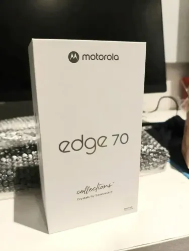 Motorola Moto EDGE 70 - Edição Especial Crystals by Swarovski