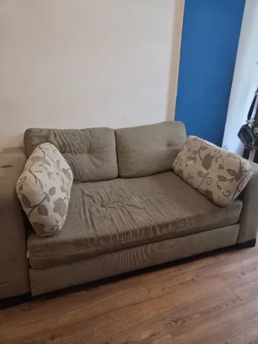 Sofá-Cama Casal 2 Lugares + Almofadas Confortável (Excelente Estado)