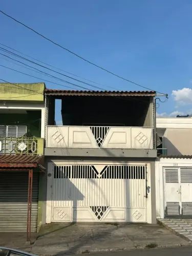 Casa para venda tem 192 metros quadrados com 2 quartos