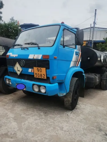 CAMINHÃO ESPARGIDOR DE ASFALTO VW 13130 TANQUE 6000 LITROS