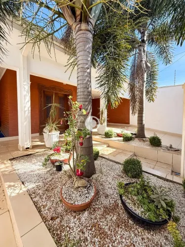 Espaçosa Casa de 4]Dormitórios e Área Gourmet no Jardim Panambi Santa Barbara REF: 138