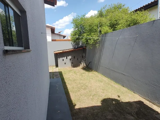 alugo casa em condomínio fechado no aracagy 
