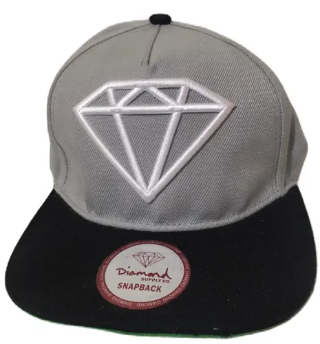 Boné Diamante bordado novo e original 
