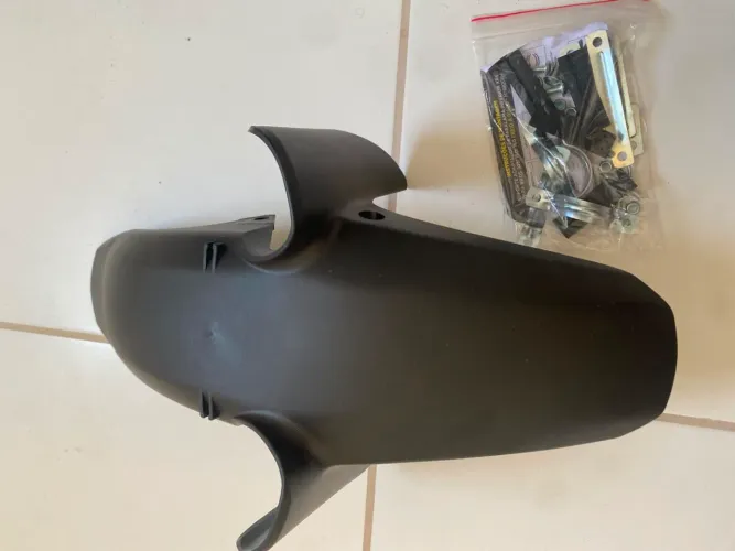 PARALAMA DIANTEIRO XRE + PRESILHA PARA ADAPTAR EM VÁRIAS MOTOS