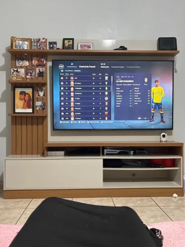 Rack com painel embutido