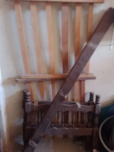 Cama de solteiro mogno