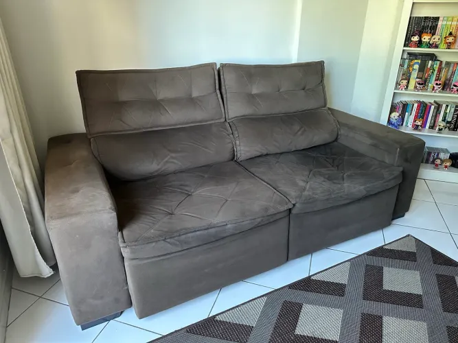 Sofá Austin 2,22m Retrátil, Reclinável com Molas no Assento e Almofadas, Tecido Suede Café