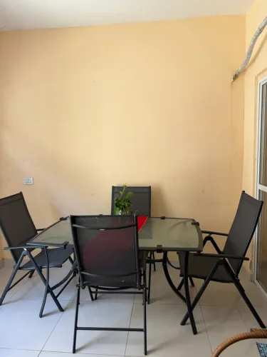 Mesa para área externa com guarda sol