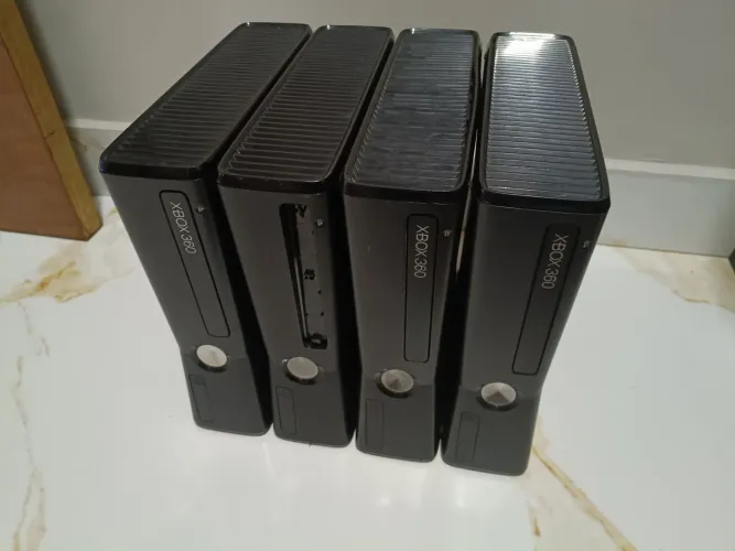 LOTE DE 4 GAMES PARA CONSERTO OU RETIRADA DE PEÇAS