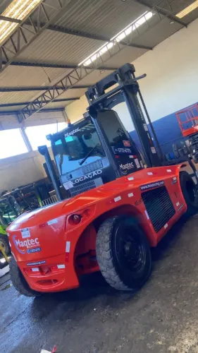 Empilhadeira de 12T - 2010- Pronta para trabalhar