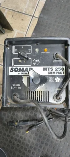 Máquina de solda 110/220 usada 