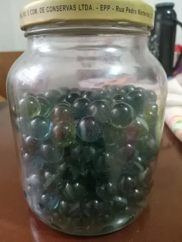 Vendo 1 vidro  de bolinhas de gude 