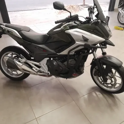 Moto impecável