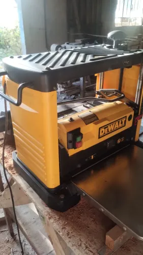 Plaina Desengrossadeira Dewalt Dw733